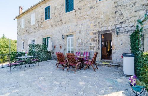 Gruda Casa | Stone House DiMaTo