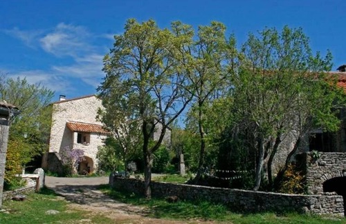 Vissec Casa | Casa de piedra en el corazón de Larzac – Naturaleza, caballos en libertad y relax garantizados