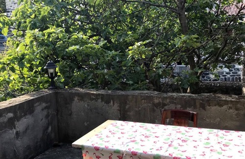 Saint-Pons Casa | Casa de piedra en el corazón de un pueblo Ardéchois