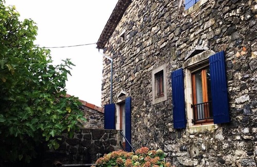 Saint-Pons Casa | Casa de piedra en el corazón de un pueblo Ardéchois