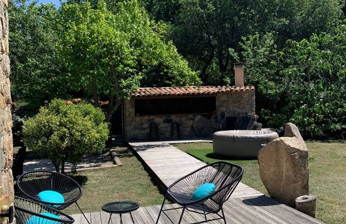 Zilia Casa | Stone house in the style of a sheepfold. With petanque court and Jacuzzi
