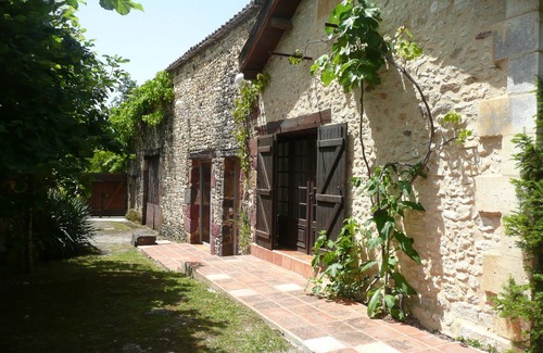 Grives Casa | Carácter casa de piedra con una gran piscina