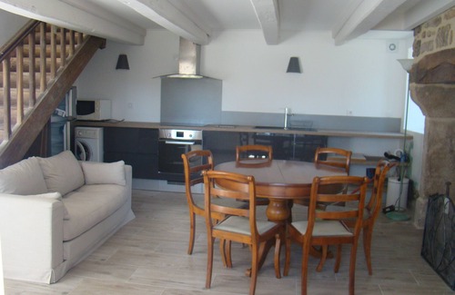 Feniers Casa | CASA DE PIEDRA renovado con gusto CON TENIS EN UN REFUGIO DE LA PAZ