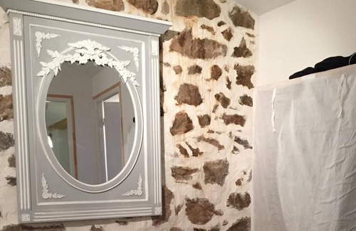 Ota Casa | centro del pueblo Casa de piedra con aparcamiento privado, vistas a la montaña sitio clasificado