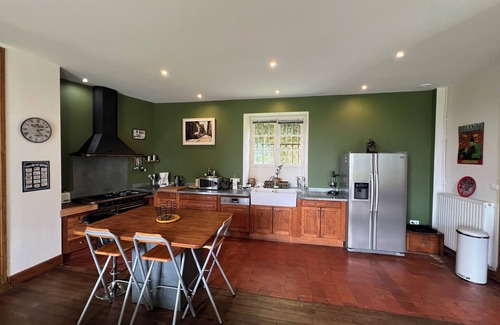 Les Perrieres Casa | Stone house with large volumes, swimming pool, jacuzzi, garden, games room