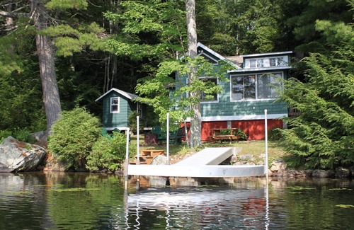 Barnstead Cabina | Retiro Influenciado japonés a orillas del lago