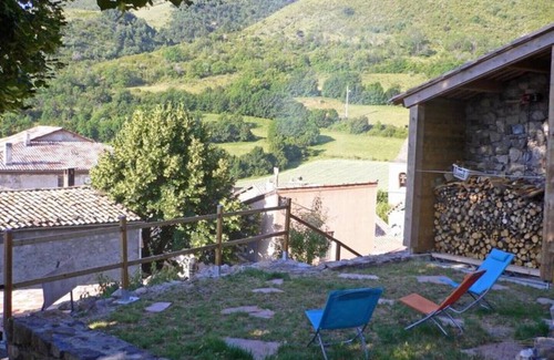 Chabrieres Casa | Casa de pueblo de piedra en el corazón de la reserva geológica 1