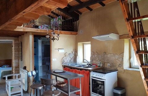 Issirac Casa | Stone village house, pets welcome.