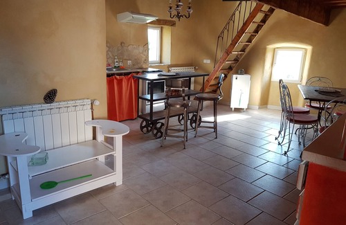 Issirac Casa | Stone village house, pets welcome.