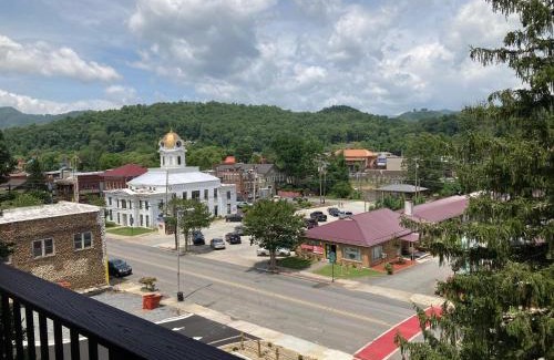 Bryson City Hotel | Stonebrook Lodge Bryson City