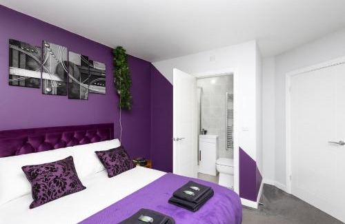 Leeds Apartamento | Stonecliffe Homes by Alt-Stay Leeds 6 Bedroom Contractor and Corporate Accommodation - 2x Semi Detached Houses with 2 Kitchens, 2 Living Rooms, 4 Bathrooms, Parking, Netflix and Fast Wi Fi - Long Stay Ready with Weekly and Monthly Rates