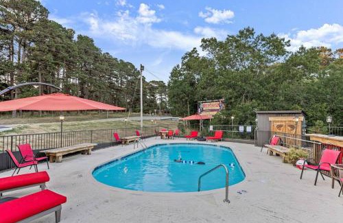 Eureka Springs Apartamento | Stonegate Lodge King Bed WIFI 50 in Roku TV Salt Water Pool Room # 101