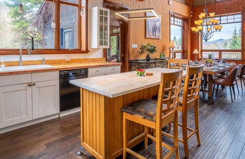 Stoneham-et-Tewkesbury Cabaña | Stoneham's St-Évasion / 25 min from Quebec - SPA for 9 - Billiards - Waterfront