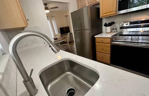 Folly Field Condominio | Stones Throw #56 l luxury 1BR l walk to the beach