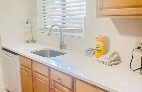 Folly Field Condominio | Stones Throw #56 l luxury 1BR l walk to the beach