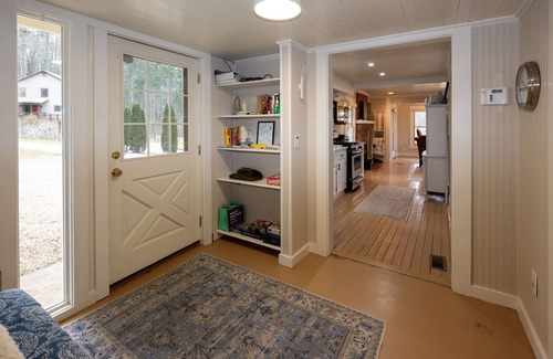 Tiger Cabaña | Stonewall Creek Vineyards- Ruthie's Yellow House