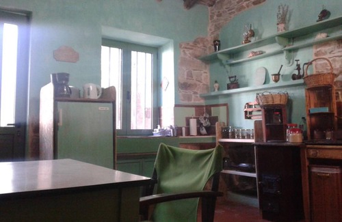 Ikaria Casa | Pequeña casa en la montaña