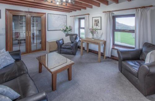 Llangennith Casa | Stormy Castle - 6 Bedroom Sleeps 14 - Llangenith