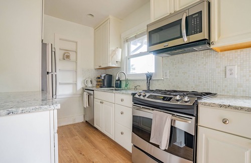 Genesee Casa | Storybook Cottage Retreat - Walkable West Seattle