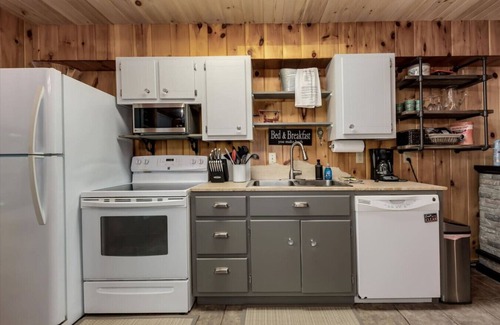 Blue Ridge Casa | Storybook Waterfall Cottage | Hot Tub | Pets