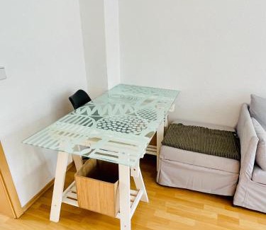 Stotteritz Apartamento | Stötteritz Holiday Apartment - 3 Rooms - 6 People - 5 beds - Balcony - Great public transport 11 minutes to the city