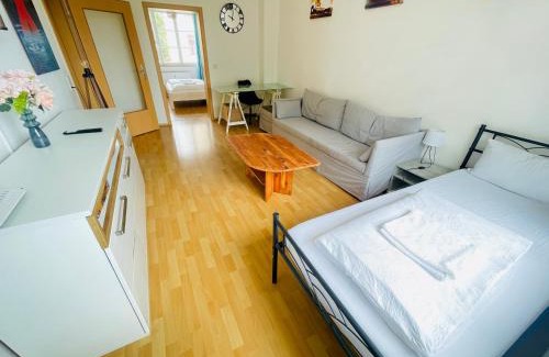 Stotteritz Apartamento | Stötteritz Holiday Apartment - 3 Rooms - 6 People - 5 beds - Balcony - Great public transport 11 minutes to the city
