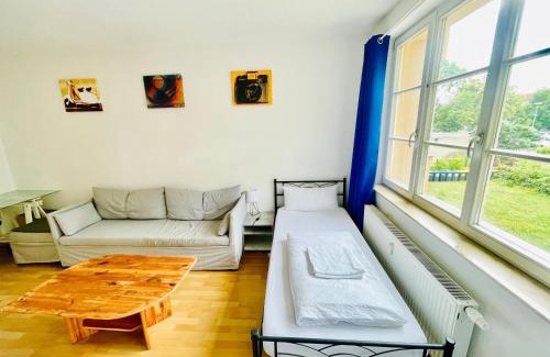 Stotteritz Apartamento | Stötteritz Holiday Apartment - 3 Rooms - 6 People - 5 beds - Balcony - Great public transport 11 minutes to the city