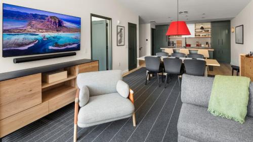 Stowe Area Apartamento | Stowe Mt Resort Treehouse Ski in Ski Out Mt Views By Stowe Mountain Rentals
