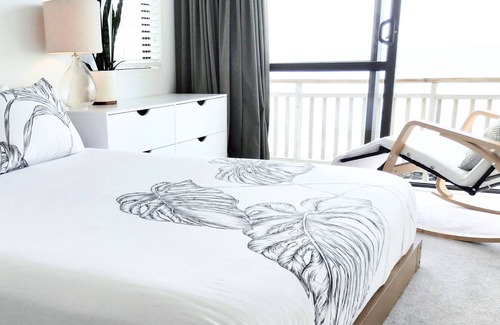 Ahipara Casa | Straight across the road from the beach, make the very best of coastal living.