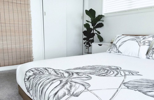 Ahipara Casa | Straight across the road from the beach, make the very best of coastal living.