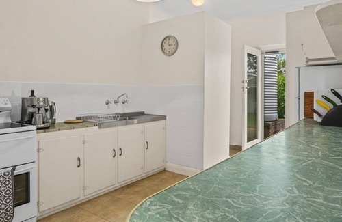 Port Willunga Casa | Strandhus ~ Port Willunga - Rich history, breathtaking ocean views, and fine art ~ experience Port Willunga, authentically