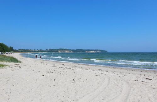 Lobbe Apartamento | strandnahe FeWo mit Balkon, gratis Nutzung vom AHOI Erlebnisbad und Sauna in Sellin - Rex Rugia FeWo 30-8