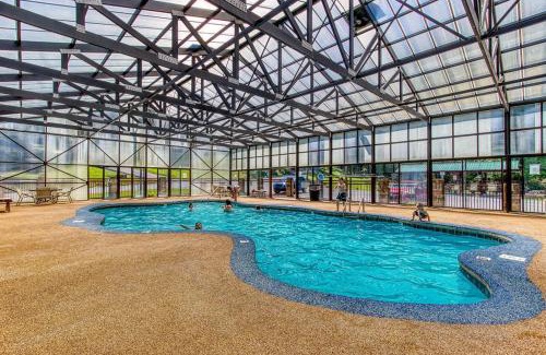 Sevierville Casa | Strawberry Fields, Indoor resort Pool, WIFI, 685 FREE tickets each paid day