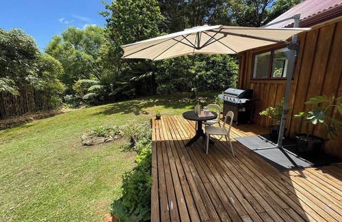 Coromandel Casa | Stream-side Cottage, Driving Creek