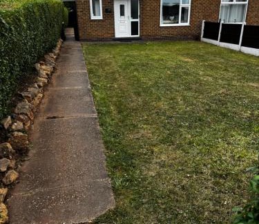 Bramcote Casa | Strelley house 4 , Perfect for business trip & Families holiday or working proffesionals-5 min from M1 J25 , 500MB Wi-Fi , Netflix , Fully equiped kitchen , Asda supermarket 5 min walk , Free Secure parking with CCTV ,available monthly deals