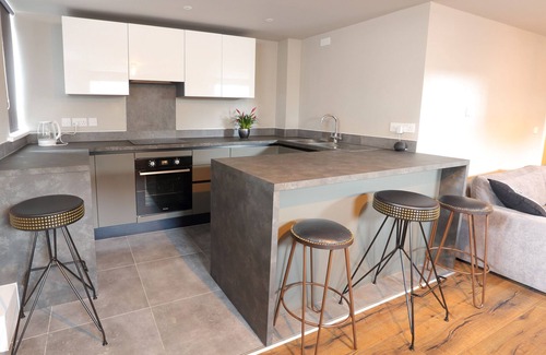 Dyserth Cabaña | STRENGTH ROOMS, pet friendly, character holiday cottage in Dyserth