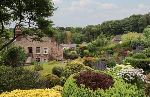 Dyserth Cabaña | STRENGTH ROOMS, pet friendly, character holiday cottage in Dyserth