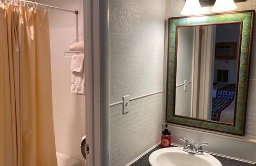 Fairview Casa | Stress-free Accommdation at Knights Inn Fairview! 3 Great Units, Free Parking