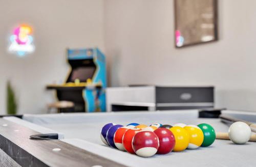 Las Vegas Casa | Strip-side Villa Pool, Mini Golf, Casino games