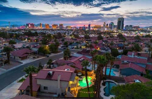 Las Vegas Casa | Strip-side Villa Pool, Mini Golf, Casino games