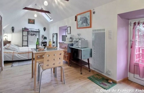 Gouezec Apartamento | Stroll along the Nantes Brest Canal