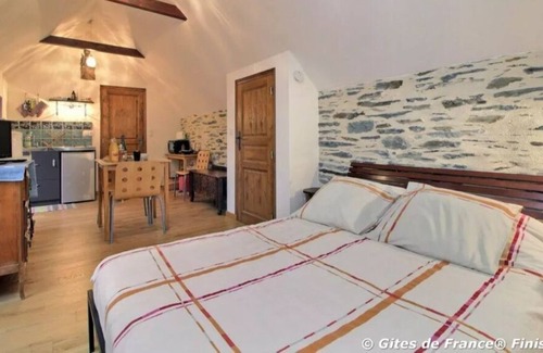 Gouezec Apartamento | Stroll along the Nantes Brest Canal