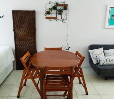 Pioneiros Apartamento | Studio à 500m da praia, AC e Vaga