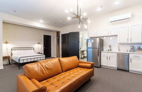 Frankfort Hotel | Studio, 1 Queen Bed at The St. Clair