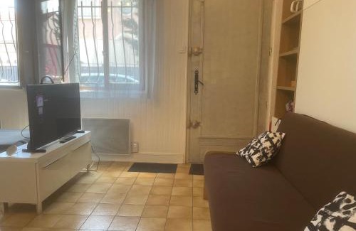 Colombes Apartamento | Studio 20m2 Ground Floor street