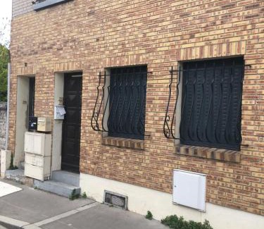 Colombes Apartamento | Studio 20m2 Ground Floor street