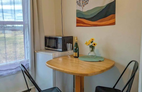 Ste Anne de Beaupre Apartamento | Studio 6 | 2 Min Waterfront | BBQ & Fireplace