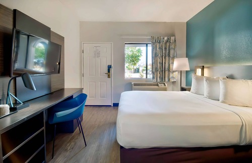 Lawndale Hotel | Studio 6 Suites Lawndale, CA – South Bay