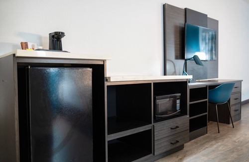 Lawndale Hotel | Studio 6 Suites Lawndale, CA – South Bay