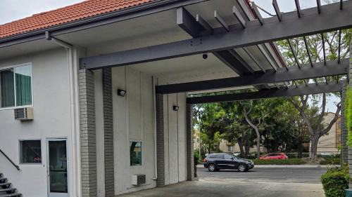 Santa Ana Hotel | Studio 6 Suites Santa Ana, CA